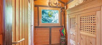 Holiday Home 'Mountain View' with Shared Garden and Balcony