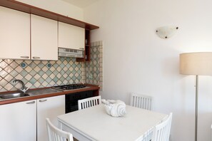 Apartment, 2 Bedrooms, Patio | Private kitchen