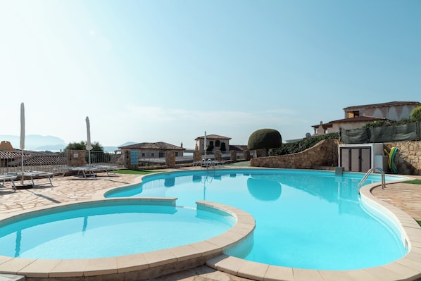 Piscine extérieure (ouverte en saison)