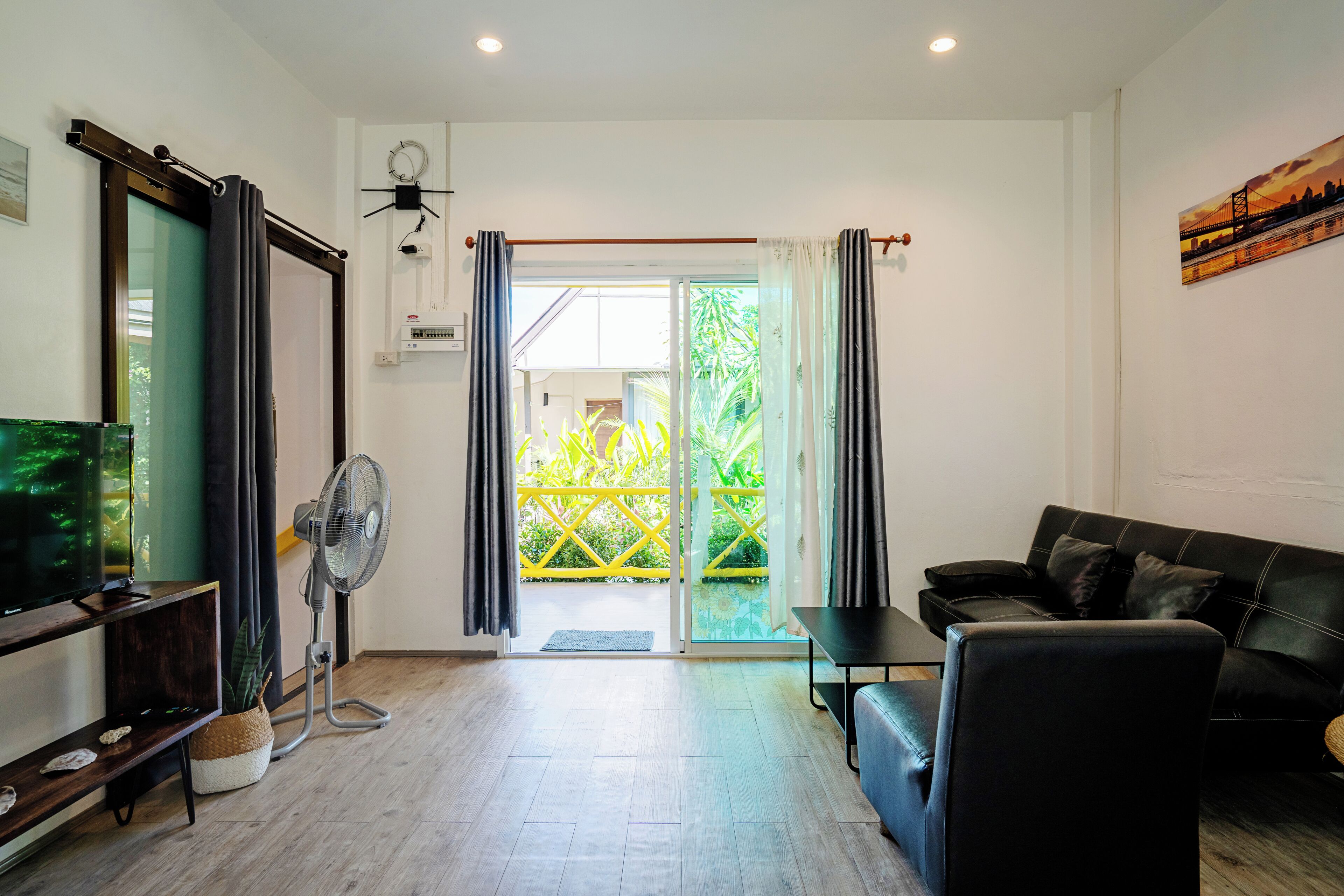 Chambre Double Luxe, vue plage | Coin séjour | Télévision LED de 32 pouces avec chaînes numériques