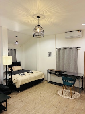 Desk, laptop workspace, free WiFi