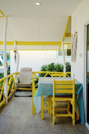 Outdoor dining - Beachfront Villa with Sunset (Koh Samui)
