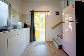 Fridge, microwave, stovetop, high chair - Beachfront Villa with Sunset (Koh Samui)