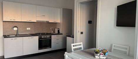 Kühlschrank, Ofen, Herdplatte, Geschirrspüler
