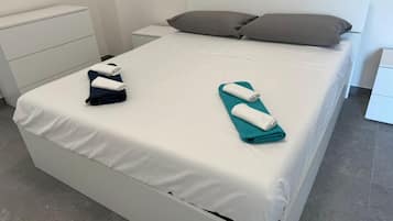 2 Schlafzimmer, BĂŒgeleisen/BĂŒgelbrett, kostenloses WLAN, BettwĂ€sche