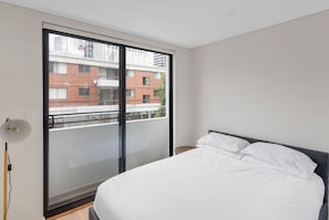 2 bedrooms, desk, iron/ironing board, WiFi