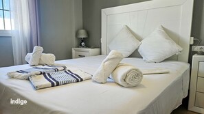 2 bedrooms, iron/ironing board, free WiFi, bed sheets - 2-bedroom house with a view of the Guadiana River & Hot tub VAN01 (Ayamonte)