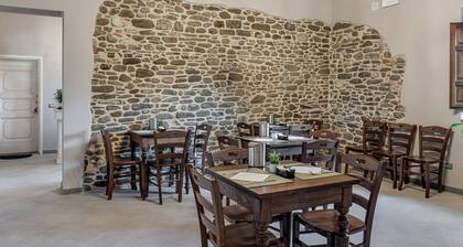 Room 'Il Borghetto Azalea' with Shared Garden, Wi-Fi and Air Conditioning