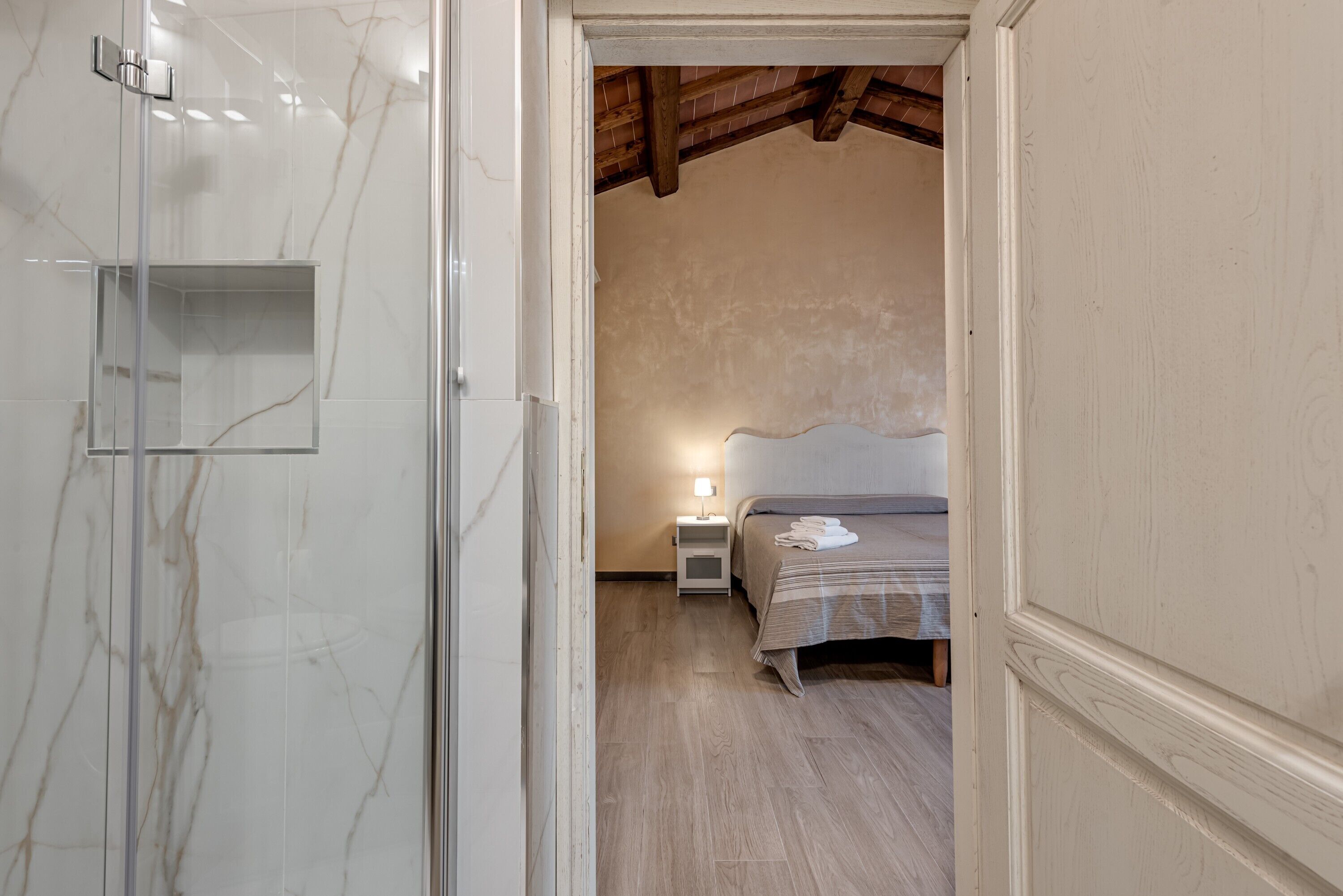 1 camera, Wi-Fi, lenzuola