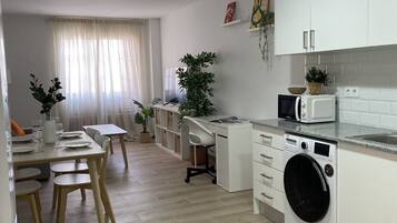 冰箱、微波炉、烤箱、洗碗机