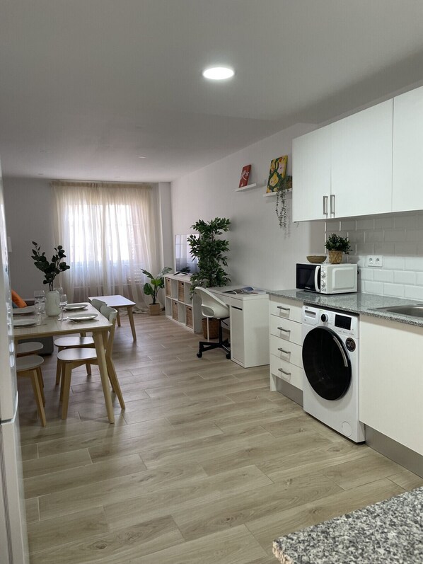 冰箱、微波炉、烤箱、洗碗机