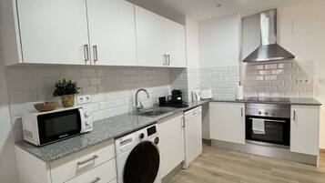 冰箱、微波炉、烤箱、洗碗机