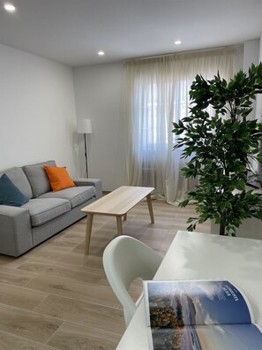 智能电视、办公室