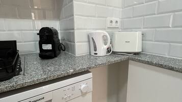 冰箱、微波炉、烤箱、洗碗机