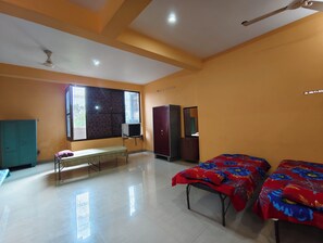Basic Room | Desk, free WiFi - Gauri Shankar P Guest house (Varanasi)