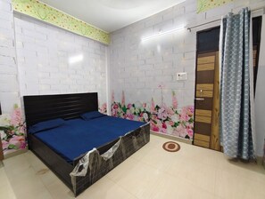 Deluxe Double Room | Desk, free WiFi