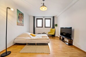 1 slaapkamer, een bureau, gratis wifi, beddengoed