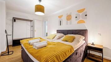 1 bedroom, desk, free WiFi, bed sheets