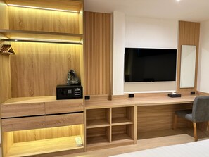 Deluxe Double Room, No Window, Non-Smoking | Gratis wi-fi