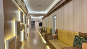 Reception - Winston Hotel (Bangkok)