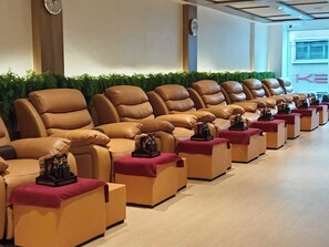 Deep-tissue massages, Thai massages