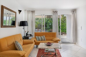 Fernseher, Stereoanlage