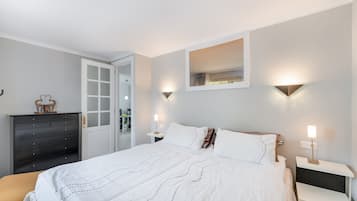 1 dormitori, planxa i posts de planxar, wifi i roba de llit