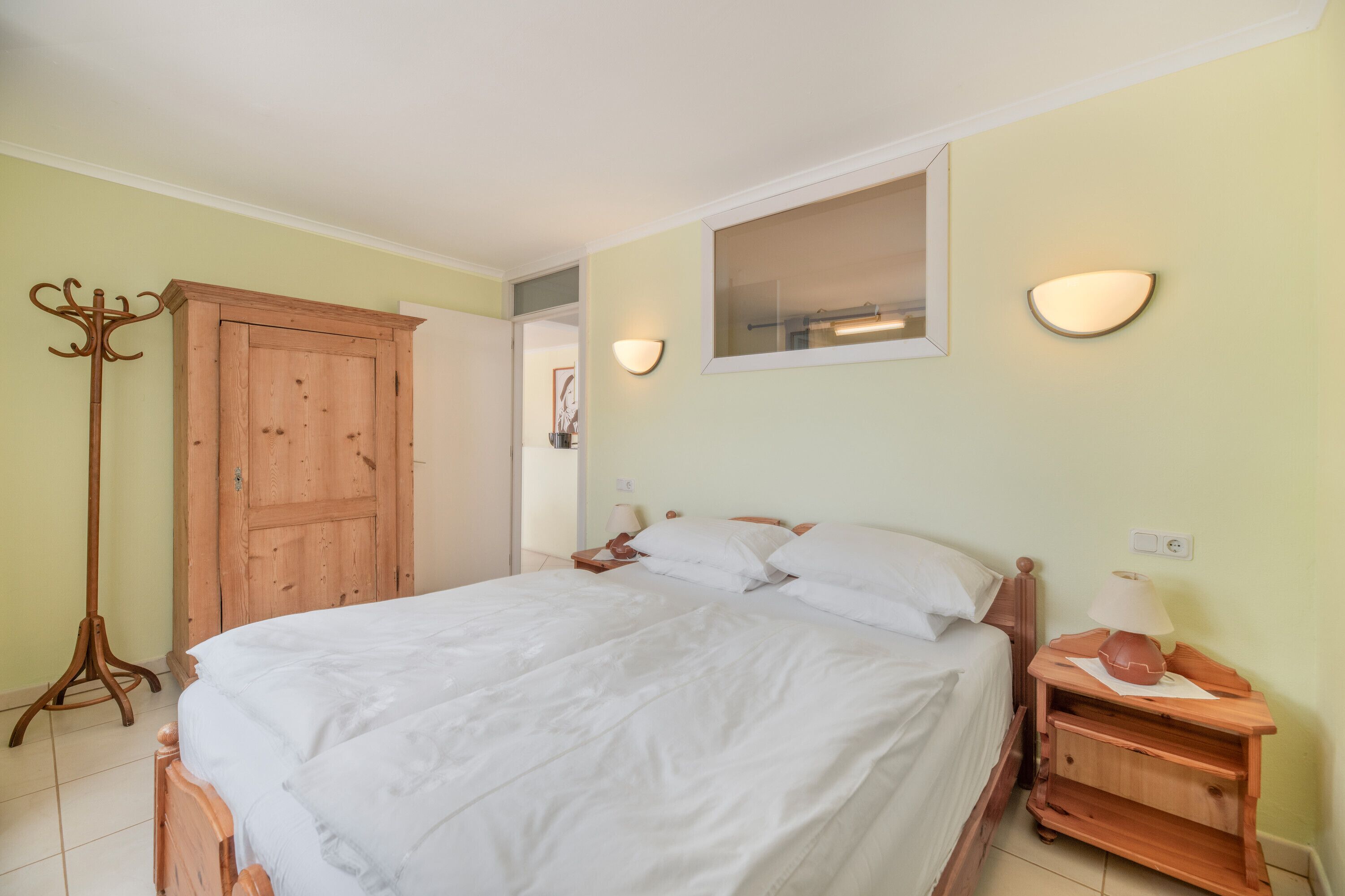 1 slaapkamer, een strijkplank/strijkijzer, wifi, beddengoed