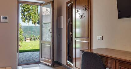Room 'Il Borghetto Tulipano' with Shared Garden, Wi-Fi and Air Conditioning