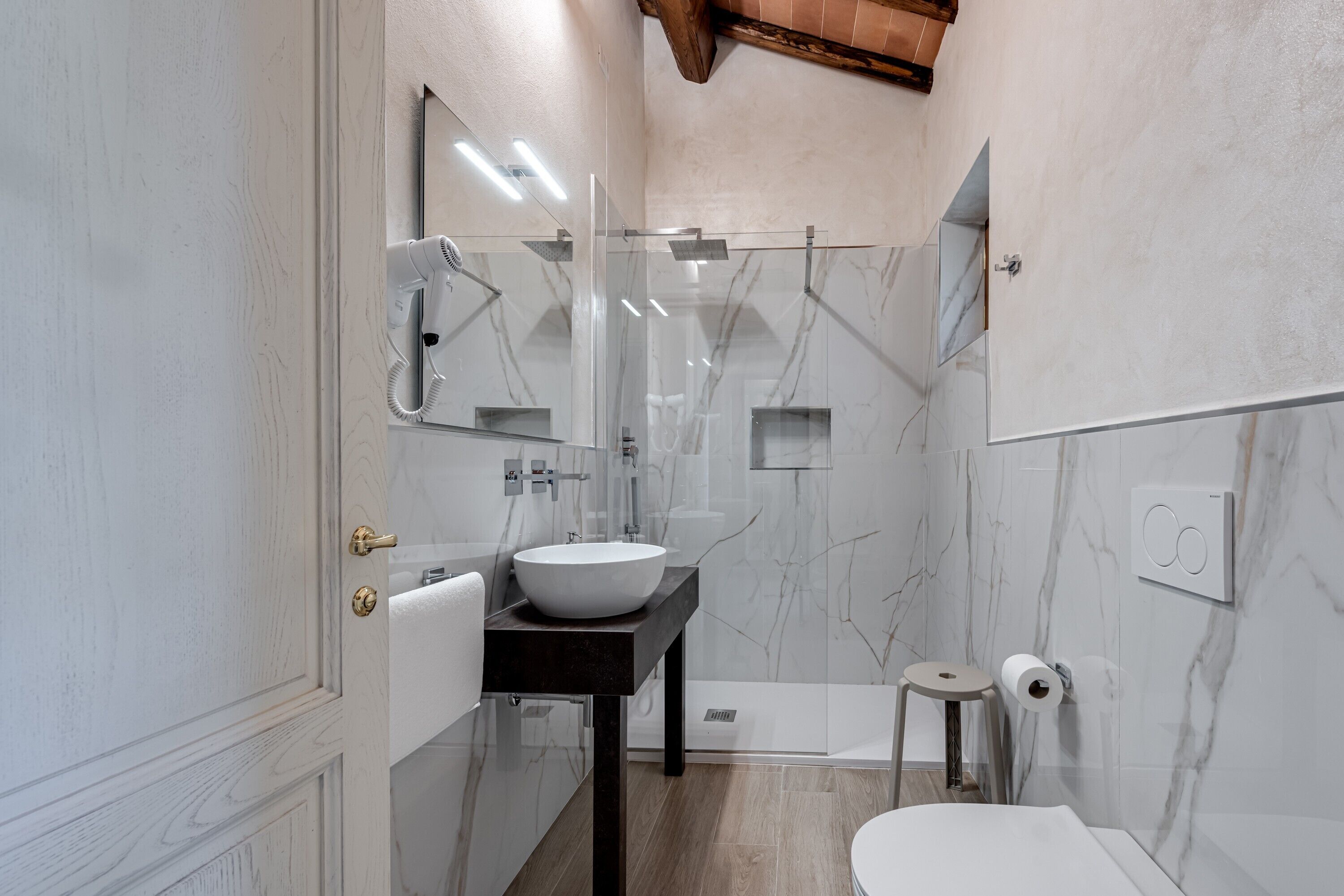 Shower, hair dryer, towels