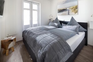 Iron/ironing board, travel crib, free WiFi, bed sheets