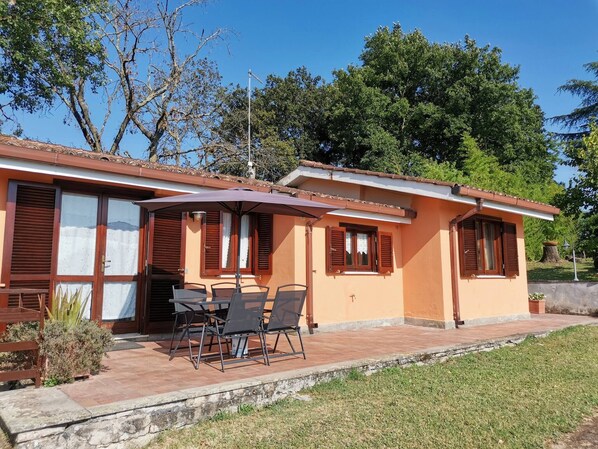 House, 4 Bedrooms, Private Pool, Garden View | Outdoor dining