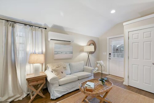 Cozy Studio Steps from Beach & Pier Village!