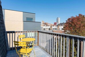 Outdoor dining - 1918 Duplex with Character City Center (Philadelphia)