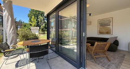 Moderne Suite Happiness mit überdachter Terrasse nahe See und Strand in Uhldinge