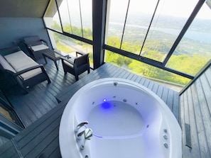 Luxury Villa, Lake View | Jetted tub