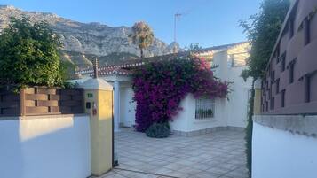 Façana frontal de l'allotjament