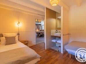 8 dormitorios, wifi gratis, ropa de cama