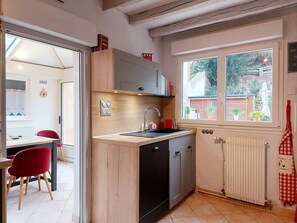 Kjøleskap, mikrobølgeovn, ovn og oppvaskmaskin