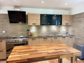 Refrigerador, microondas, horno y lavavajillas 