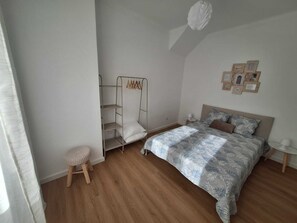 2 bedrooms, iron/ironing board, WiFi, bed sheets