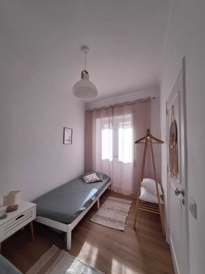 2 chambres, fer et planche à repasser, Wi-Fi, draps fournis