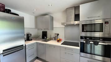 Fridge, microwave, dishwasher