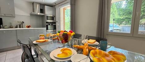 Fridge, microwave, dishwasher