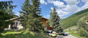 Family chalet in Vars, 3 bedrooms, jacuzzi, near chairlift
