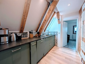 Kühlschrank, Herdplatte, Geschirrspüler