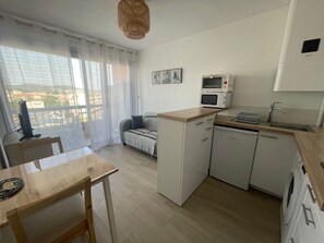 Køleskab, mikrobølgeovn