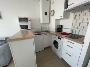 Fridge, microwave