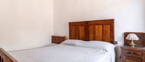 2 bedrooms, iron/ironing board