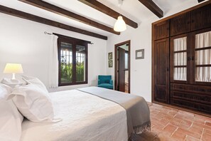 2 chambres, fer et planche à repasser, Wi-Fi, draps fournis